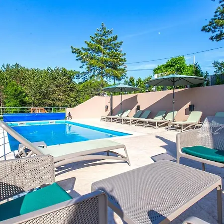 Luksuzna Gradin Z Bazenom * Gračišče