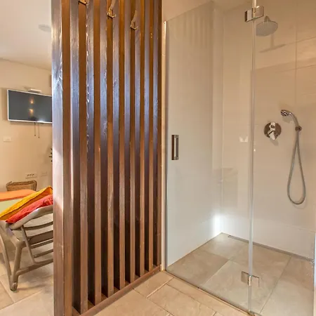Luksuzna Gradin Z Bazenom Holiday home