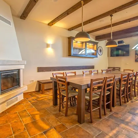 Luksuzna Gradin Z Bazenom בית נופש Gračišče