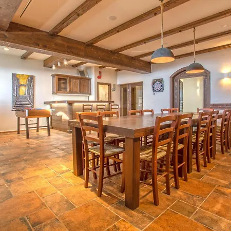 Luksuzna Gradin Z Bazenom Gračišče