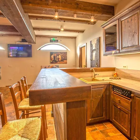 Luksuzna Gradin Z Bazenom Holiday home