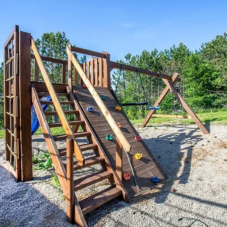 Сasa de vacaciones Luksuzna Gradin Z Bazenom