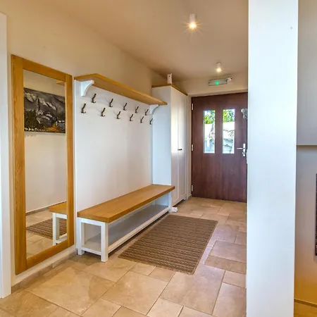 Luksuzna Gradin Z Bazenom בית נופש *